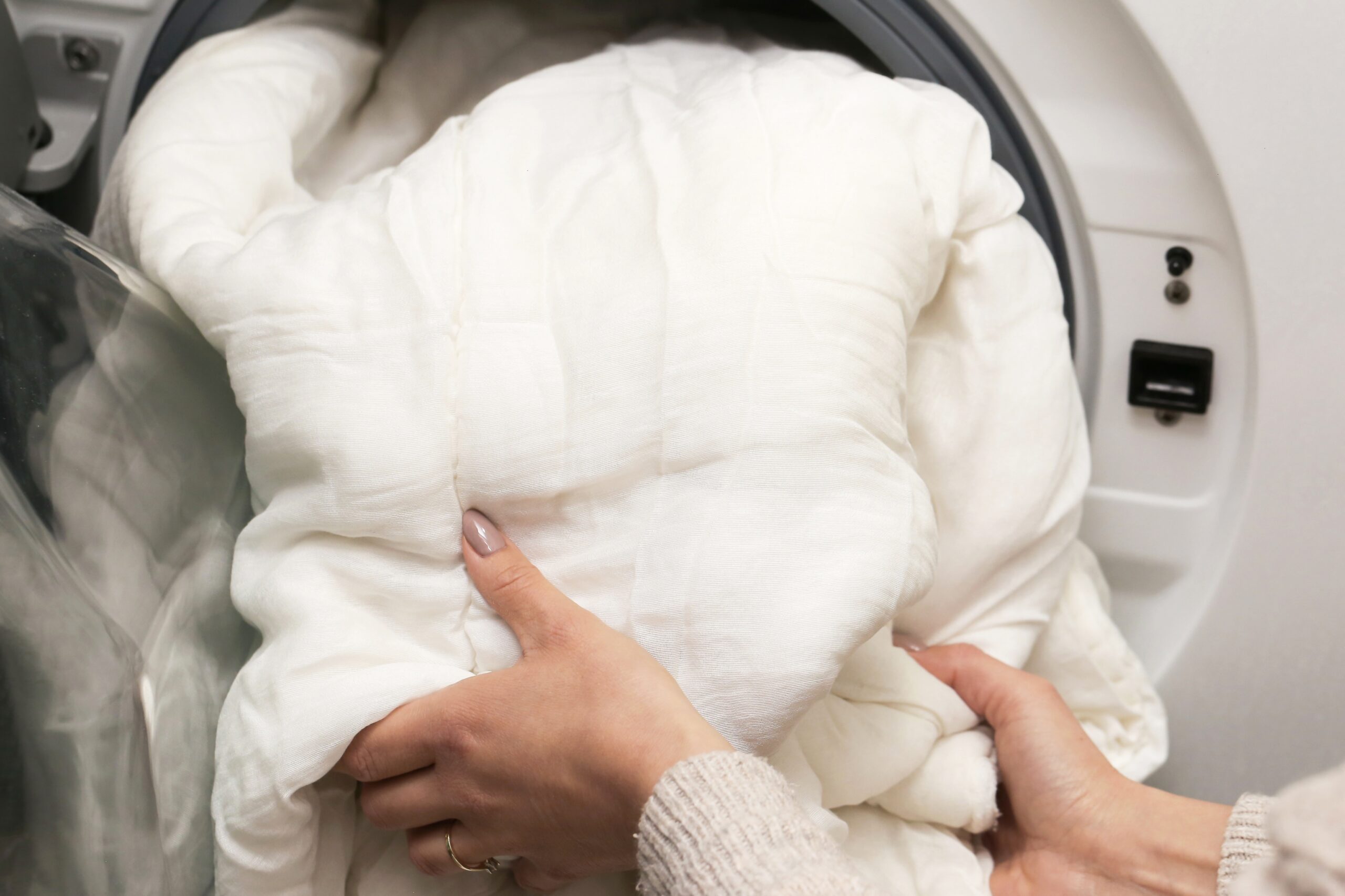 King Comforters, Rugs, and Curtains: Why Commercial Washers Handle Bulky Household Items Better Than Home Machines